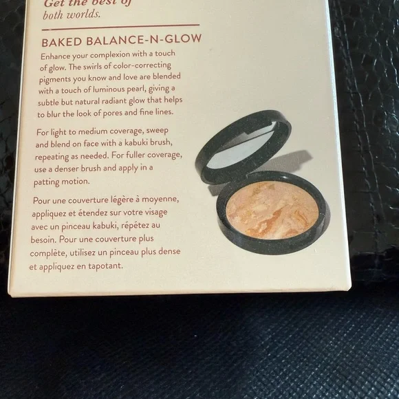 Laura Geller Baked Balance-N-Glow Illuminating Foundation - Fair    (New) - Picture 4 of 4